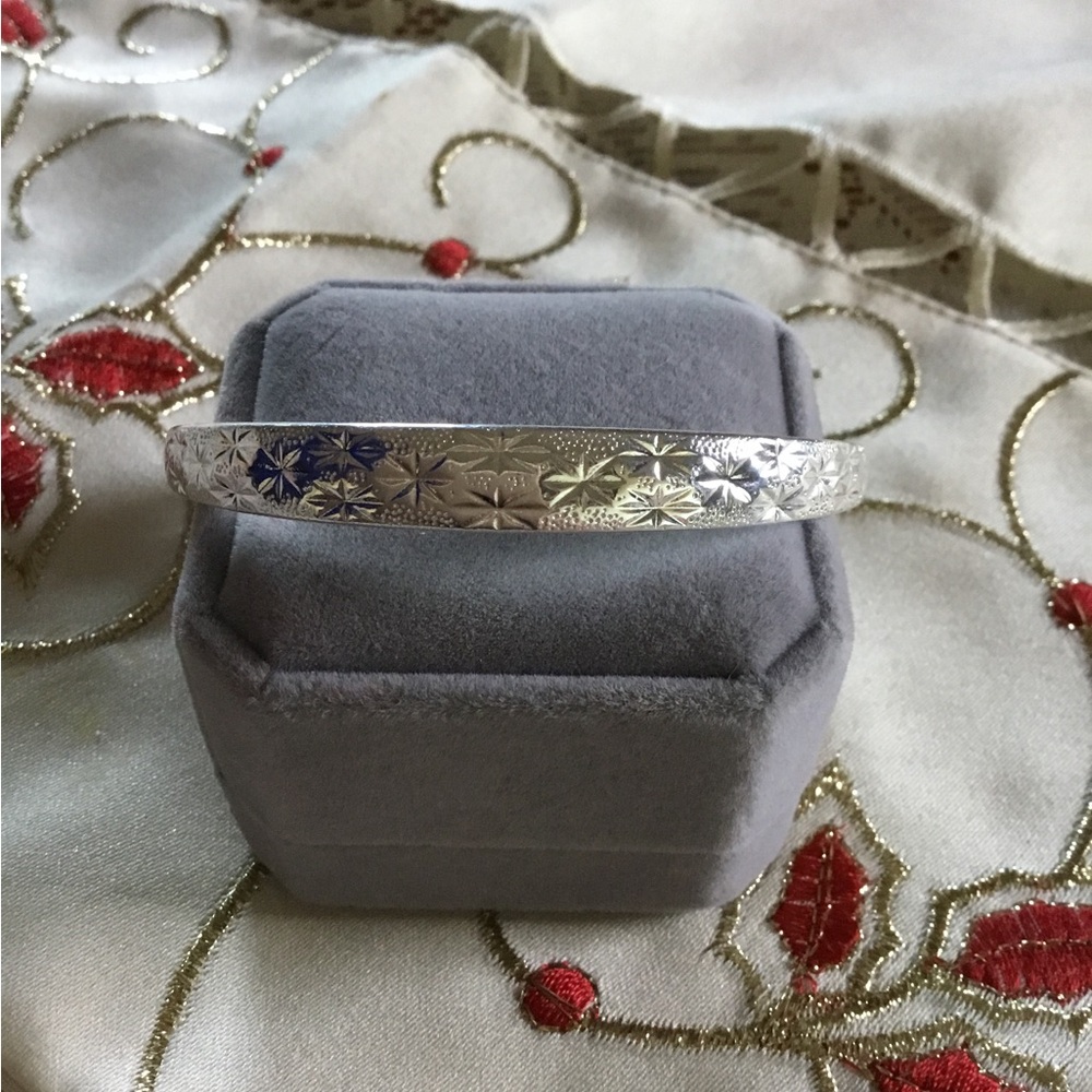 Sterling silver bangle